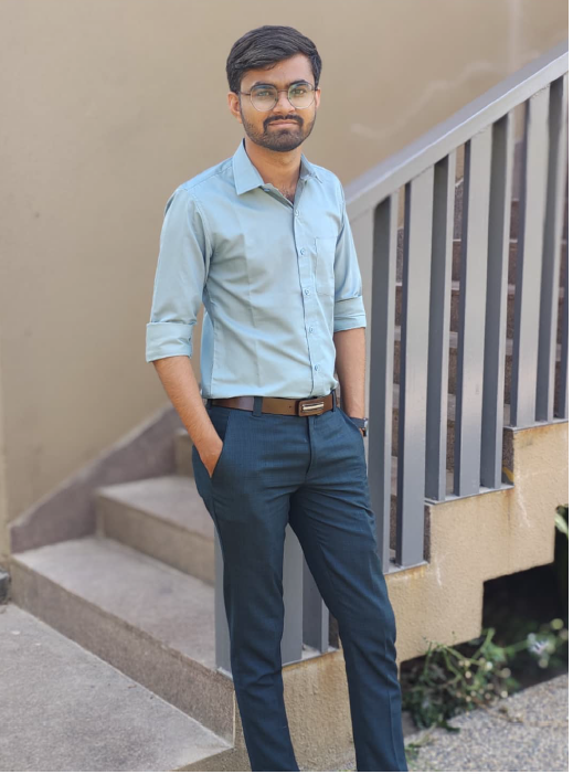 DR. AKSHAY MATHODIYA